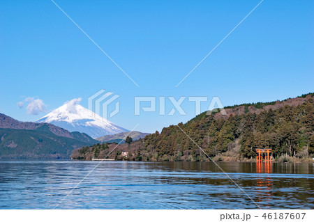 神奈川県　箱根町　芦ノ湖（あしのこ）と富士山 46187607