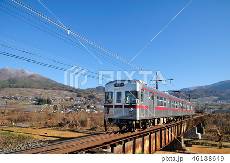 夜間瀬橋を渡る長野電鉄3500系電車 46188649