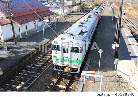 特急と交換のため厚内駅に停車する普通列車 特急と交換のため厚内駅に停車する普通列車 46189940