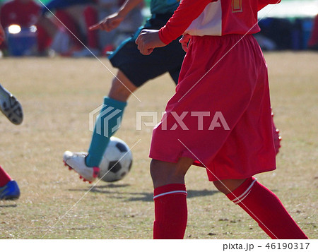 ジュニアサッカー試合風景 46190317