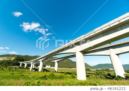 高速道路の橋と青空の風景　（山陽自動車道）　 46191222
