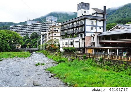 塩原温泉を流れる箒川と宿泊施設 塩原温泉を流れる箒川と宿泊施設 46191717
