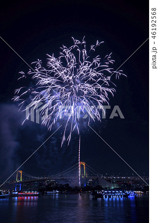 お台場レインボー花火　縦構図 46192568