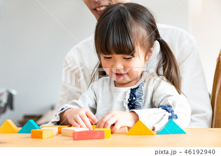 子ども 積み木 遊ぶ 子ども 積み木 遊ぶ 46192940