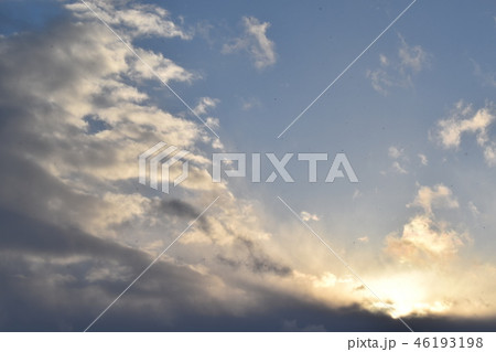 差し込む太陽の光 差し込む太陽の光 46193198
