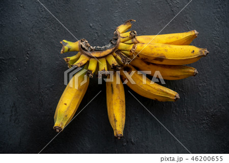 Over ripe  bananas 46200655