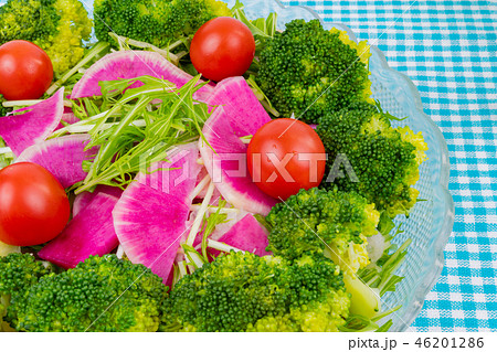 ブロッコリーと紅芯大根と水菜のサラダ 46201286