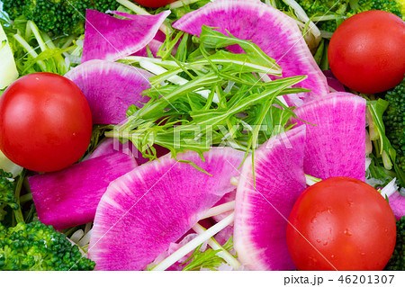 ブロッコリーと紅芯大根と水菜のサラダ ブロッコリーと紅芯大根と水菜のサラダ 46201307