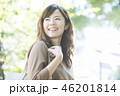 歩く女性 46201814