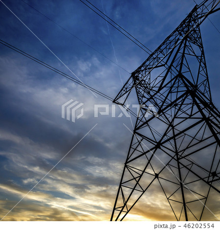 Electricity tower beneath a dark cloudy sky Electricity tower beneath a dark cloudy sky 46202554
