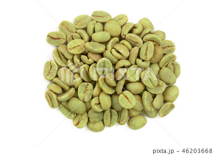 green coffee beans isolated on white background close up. Top view. Flat lay 46203668