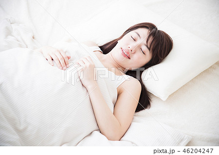 女性 寝る 睡眠 朝 若い女性 かわいい ライフスタイル 女性 寝る 睡眠 朝 若い女性 かわいい ライフスタイル 46204247