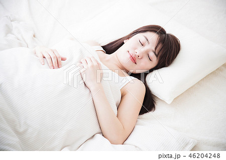 女性 寝る 睡眠 朝 若い女性 かわいい ライフスタイル 女性 寝る 睡眠 朝 若い女性 かわいい ライフスタイル 46204248