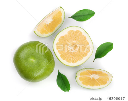 Citrus Sweetie or Pomelit, oroblanco with slices and leaf isolated on white background close-up. Top 46206017