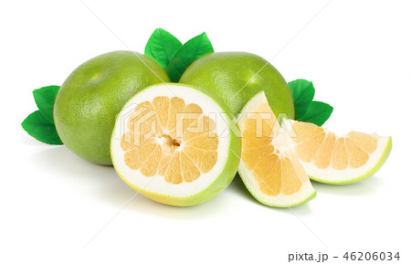 Citrus Sweetie or Pomelit, oroblanco with slices and leaf isolated on white background close-up 46206034