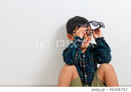 メガネをかけた男の子 メガネをかけた男の子 46206787