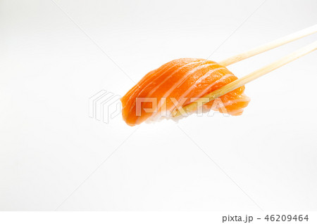 Salmon Sushi on whtie plate Salmon Sushi on whtie plate 46209464