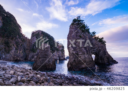 静岡県 西伊豆浮島海岸の朝の写真素材 4695