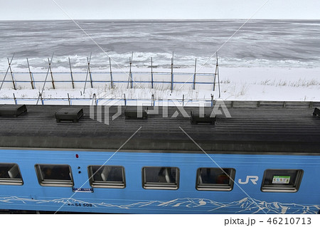 北浜駅の観光列車と流氷のオホーツク海 北浜駅の観光列車と流氷のオホーツク海 46210713