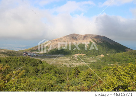 春の浄土平の吾妻小富士 46215771
