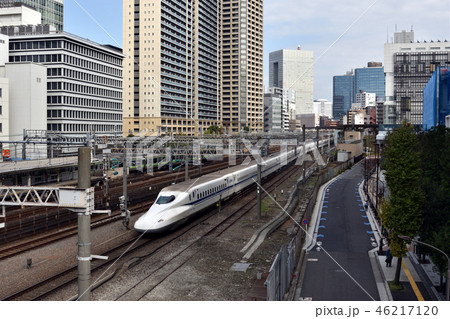 田町駅付近を走行する東海道新幹線 田町駅付近を走行する東海道新幹線 46217120