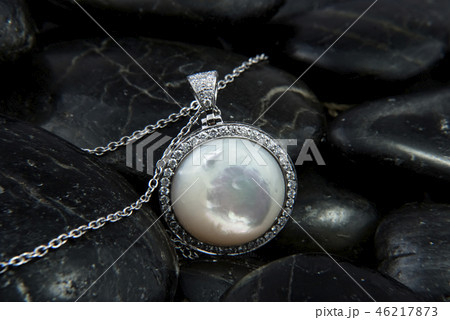 Gold pendant with Nacre and diamonds on black 46217873