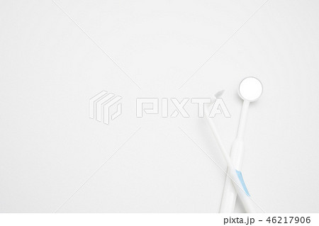 タフトブラシとデンタルミラー タフトブラシとデンタルミラー 46217906