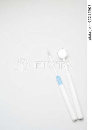 タフトブラシとデンタルミラー 46217908