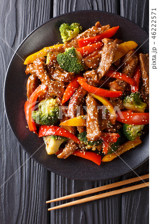 Stir-fried teriyaki beef with bell pepper Stir-fried teriyaki beef with bell pepper 46222571