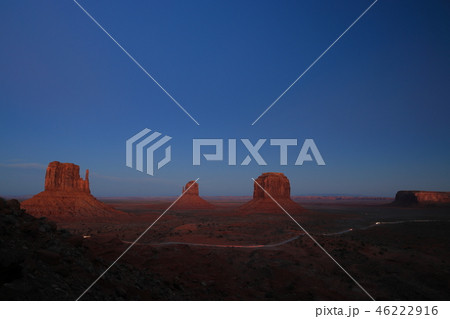 モニュメントバレーの夕景 モニュメントバレーの夕景 46222916