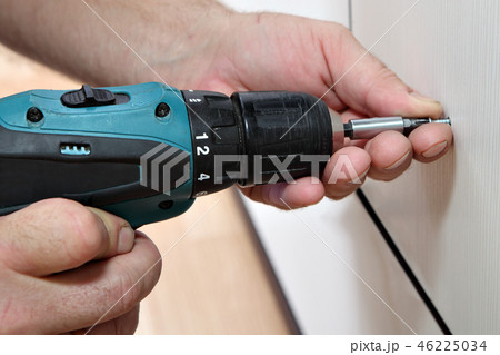 Cordless Screwdriver in the hands of joiner 46225034