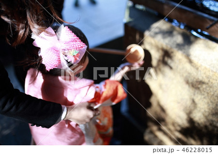 手水舎 (神社 参拝 礼儀作法 七五三 初詣 縁日 行事 合格祈願 柄杓 神社仏閣 お清め マナー) 手水舎 (神社 参拝 礼儀作法 七五三 初詣 縁日 行事 合格祈願 柄杓 神社仏閣 お清め マナー) 46228015