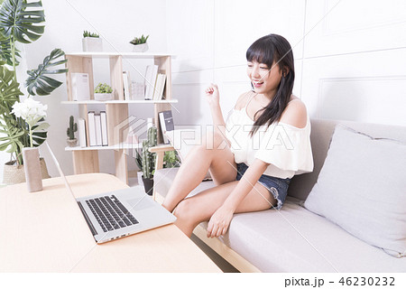 女性 メス 女の人 46230232