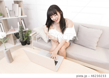女性 メス 女の人 46230233