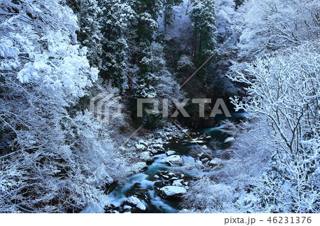 冬の滝 46231376