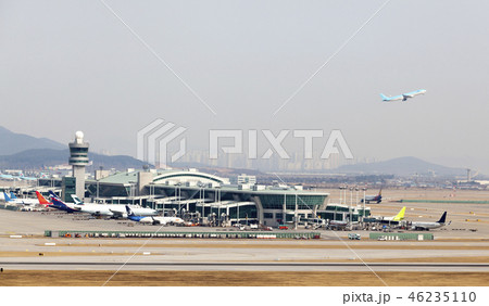 空港 管制塔 飛行機 46235110