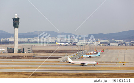 空港 管制塔 飛行機 46235111