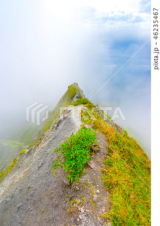 百名山「伯耆大山」槍ヶ峰から、天狗ヶ峰・剣ヶ峰へと続く縦走路(鳥取県)※作品コメント欄に撮影位置あり 46235467