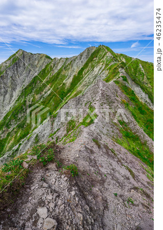 百名山「伯耆大山」槍ヶ峰の主峰、三ノ峰山頂から剣ヶ峰への道(鳥取県)※作品コメント欄に撮影位置あり 46235474