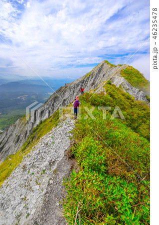 百名山「伯耆大山」天狗ヶ峰から剣ヶ峰を、山ガールが縦走！(鳥取県)※作品コメント欄に撮影位置あり 46235478
