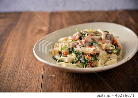 サーモンとほうれん草のクリームパスタ④ サーモンとほうれん草のクリームパスタ④ 46236671