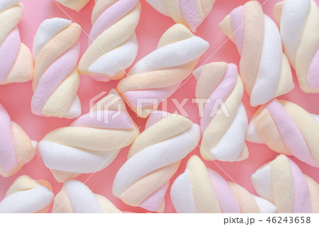 marshmallow pattern background, pastel color dessert, sweet food, closeup marshmallow pattern background, pastel color dessert, sweet food, closeup 46243658
