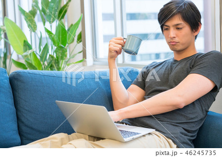 男性 若い パソコン 男性 若い パソコン 46245735