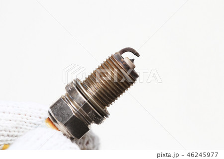 車の点火プラグ　クローズアップ 46245977