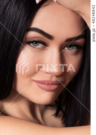 Beautiful young woman with natural make-up, perfect brows, skin skin and lashes 46246642