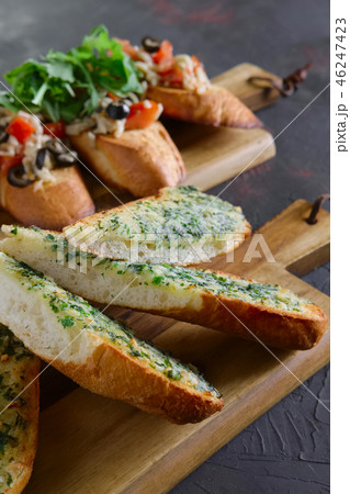 Set of toasts with tomato, onion, cheese and olive 46247423