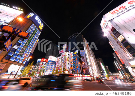 日本の東京都市景観 東京・秋葉原の街並みや「万世橋」の交差点などを望む(夜景) 日本の東京都市景観 東京・秋葉原の街並みや「万世橋」の交差点などを望む(夜景) 46249196
