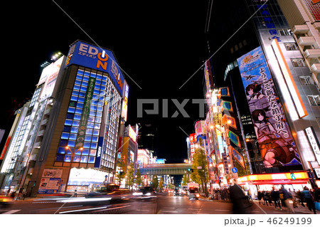 日本の東京都市景観 東京・秋葉原の街並みや「万世橋」の交差点などを望む(夜景) 日本の東京都市景観 東京・秋葉原の街並みや「万世橋」の交差点などを望む(夜景) 46249199