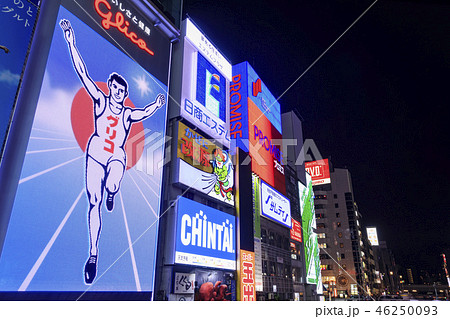 大阪・道頓堀の夜景 46250093