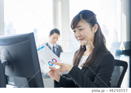 ビジネスウーマン、キャリアウーマン、オフィス、スーツ ビジネスウーマン、キャリアウーマン、オフィス、スーツ 46250557